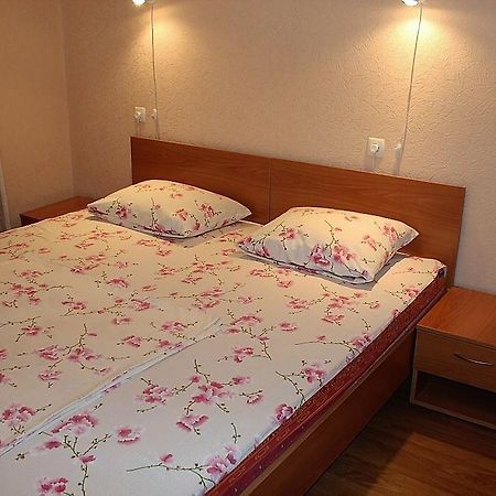 Ekonom V Tsentre Kieva Apartment Ngoại thất bức ảnh